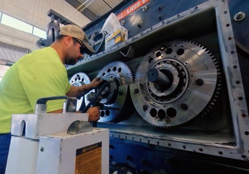 The aggregate technician installs screen discs and bearings in machinery.